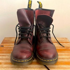 Dr. Martens 1460 Classic 8 eyelet lace up boot